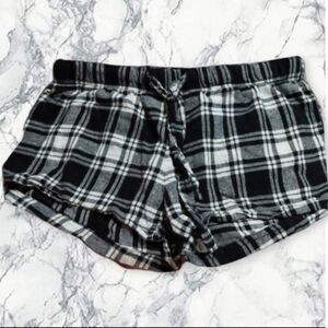 Black & Gray Plaid Women's Lounge Shorts